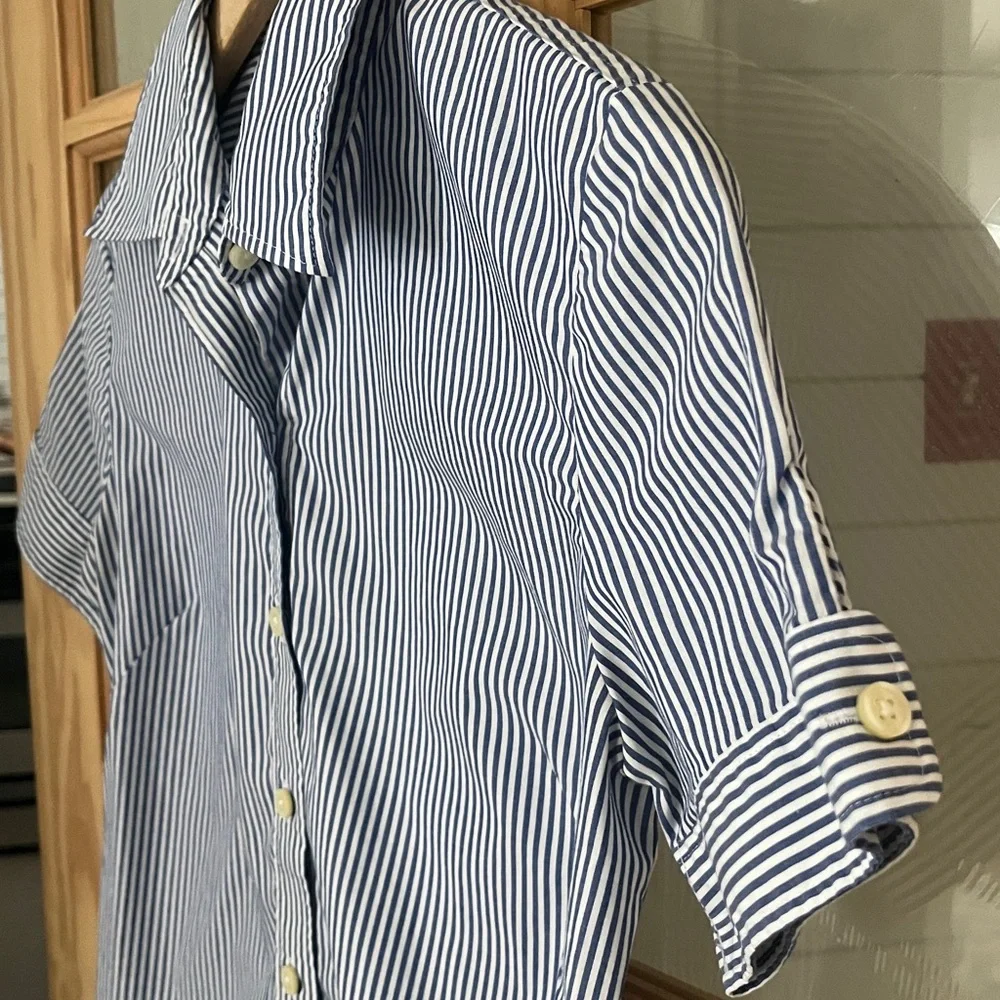 Banana Republic blue and white striped shirt. Sz 2 non iron fitted - Picture 3 of 5